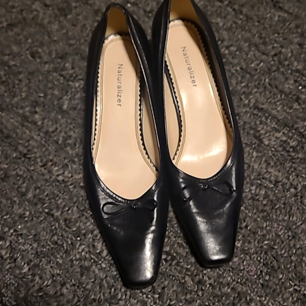 Naturalizer low heels women's shoes.Black US 7.5M # 815NA90